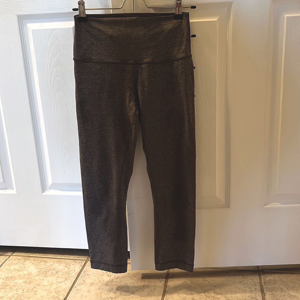 women’s 6 lululemon athletica wunder under capri leggings 21 inch inseam